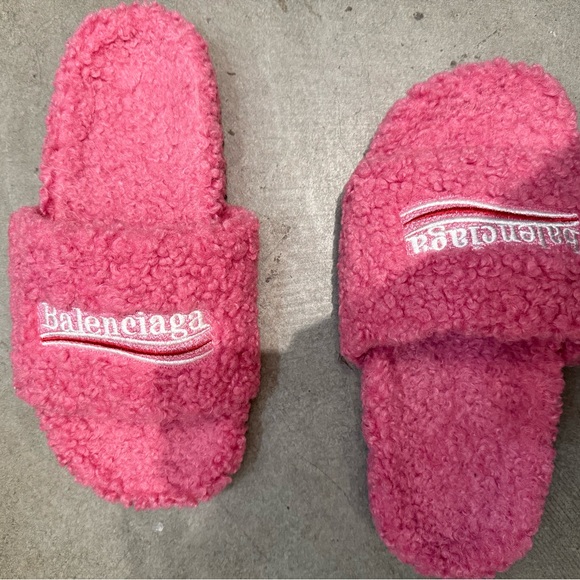 Pink Fuzzy Slides - Picture 5 of 5